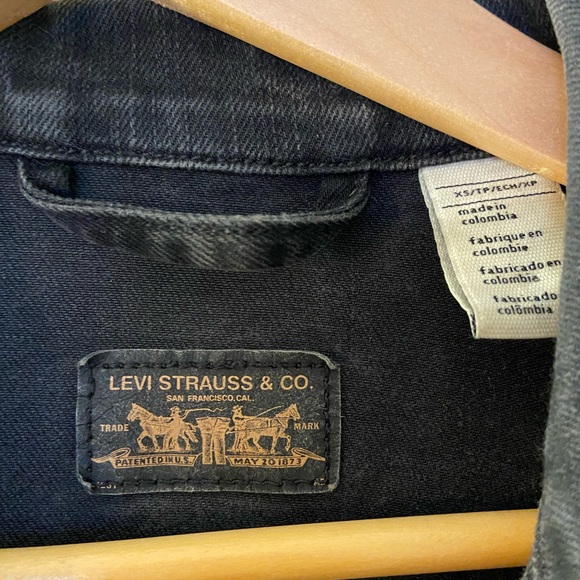 Washed Black Levi’s Women’s Trucker Jacket - Picture 3 of 4